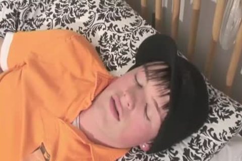 brunette teen Strokes Himself And Dildos wazoo