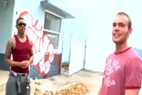 White fellow Hunting A Thug Bottom