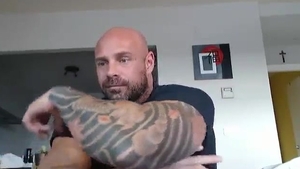 SUPERBE MUSCLE BEARDED SHOW