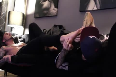 lovely Tatted chap With nice Feet acquires Worshiped And Cums