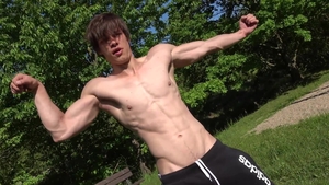 EastBoys.com: Sex scene alongside muscle twink boy