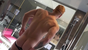Maskurbate: Raw sex in company with muscle model