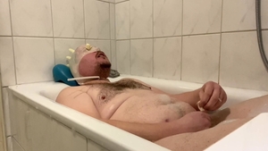 Handjob aged german amateur in latex in the bath