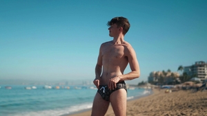 Men: Men Take Hazel's Ass To New Heights